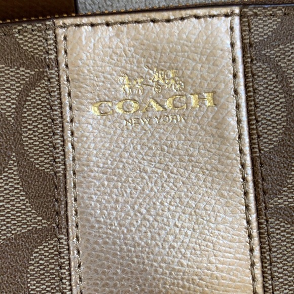 Coach NWT wristlet signature Cs and gold.Y2K - Picture 2 of 7